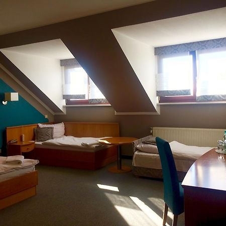 Hotel Restauracja Tawerna 格利维采 外观 照片