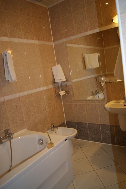 Hotel Restauracja Tawerna 格利维采 客房 照片