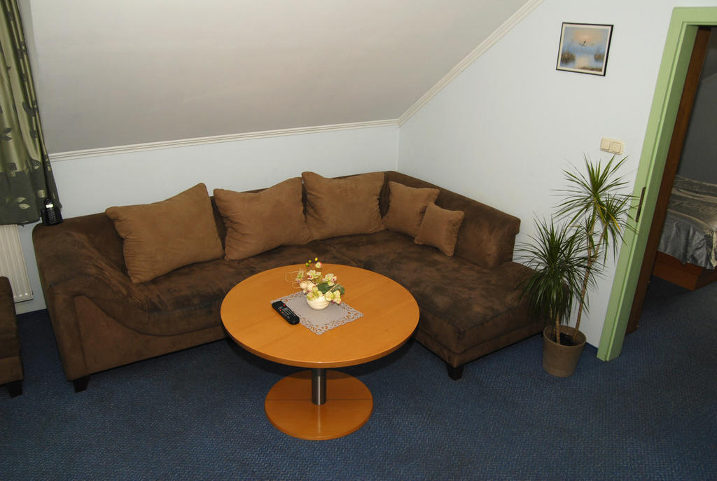 Hotel Restauracja Tawerna 格利维采 客房 照片