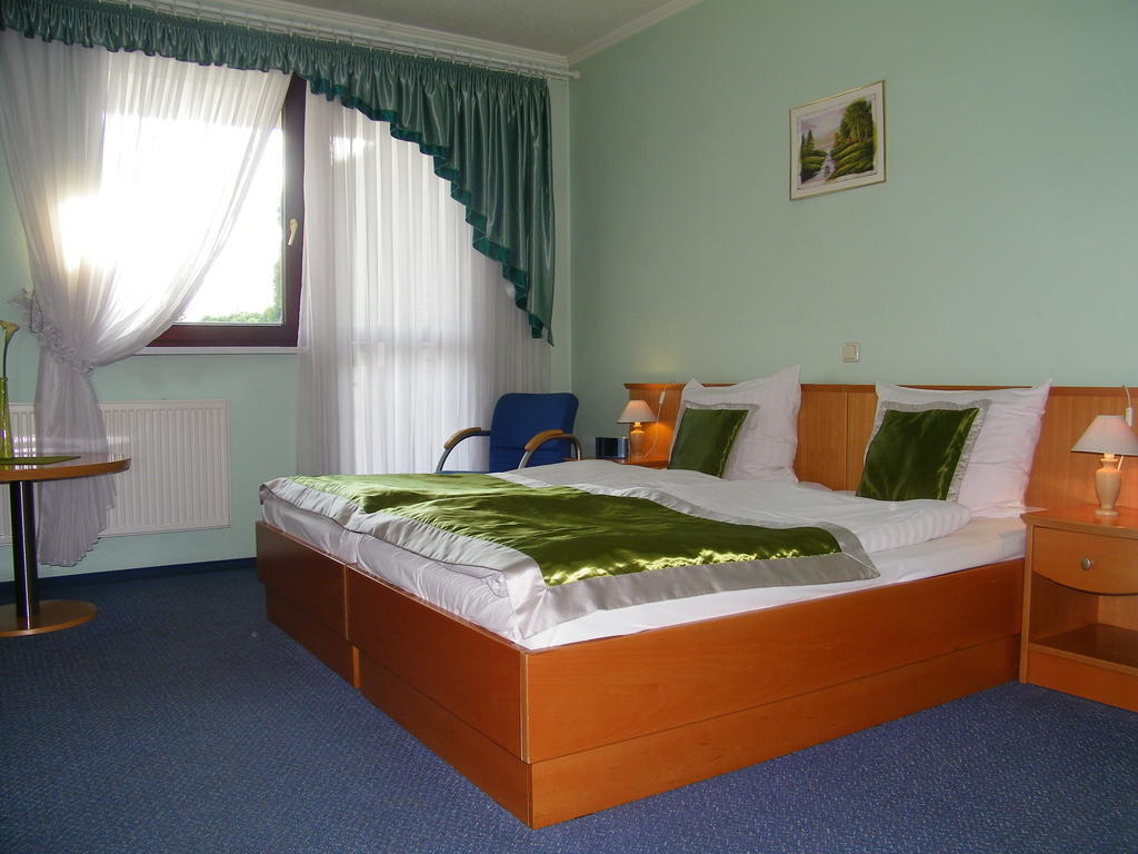 Hotel Restauracja Tawerna 格利维采 客房 照片