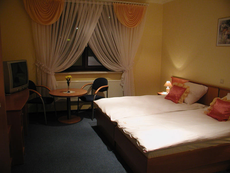 Hotel Restauracja Tawerna 格利维采 客房 照片