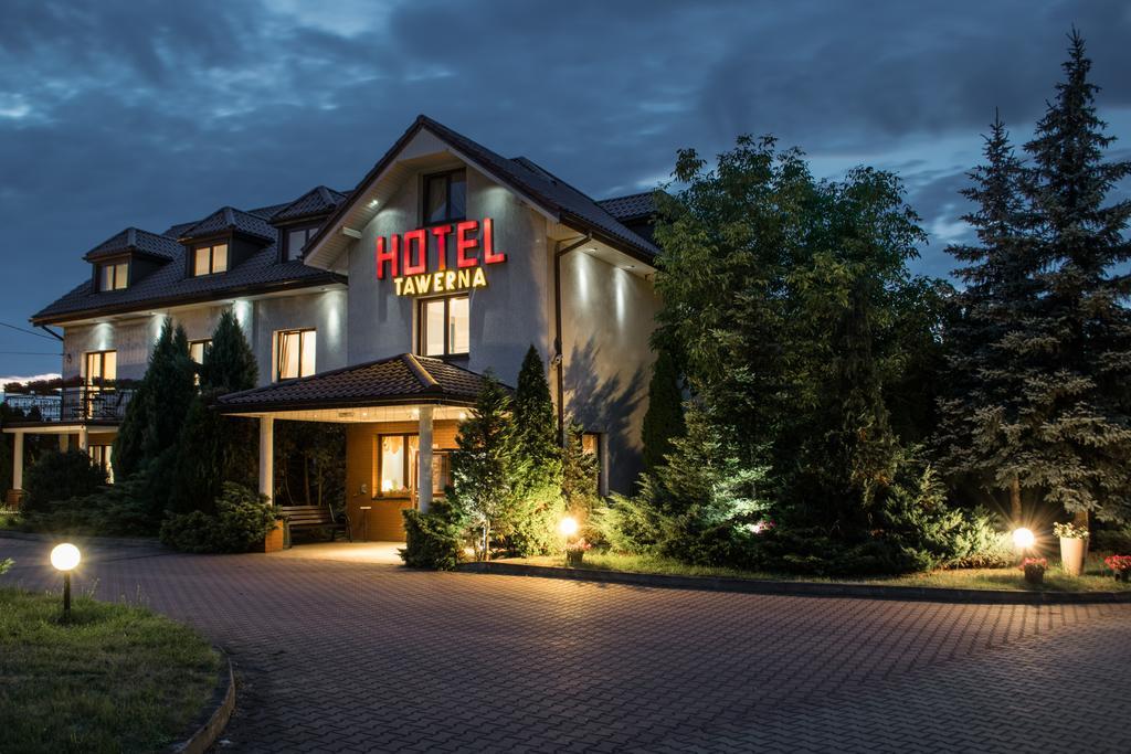 Hotel Restauracja Tawerna 格利维采 外观 照片