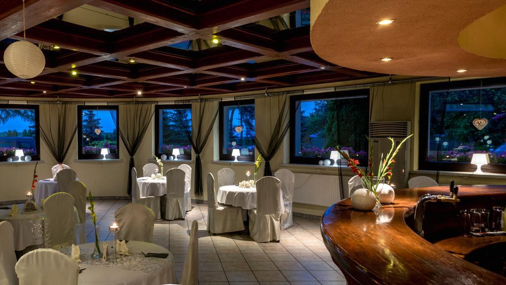 Hotel Restauracja Tawerna 格利维采 外观 照片