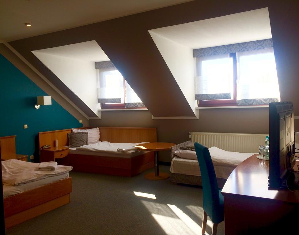 Hotel Restauracja Tawerna 格利维采 外观 照片