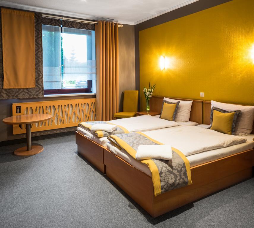 Hotel Restauracja Tawerna 格利维采 外观 照片