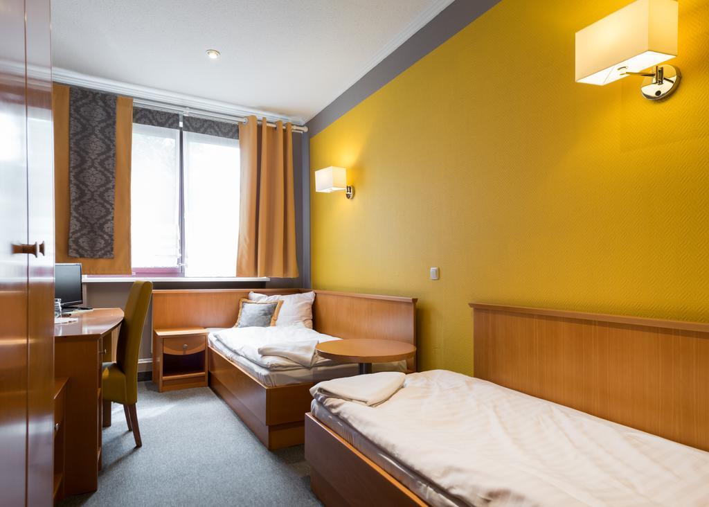 Hotel Restauracja Tawerna 格利维采 外观 照片